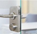 Как выбрать фурнитуру для стеклянной двери Как выбрать фурнитуру для стеклянной двери