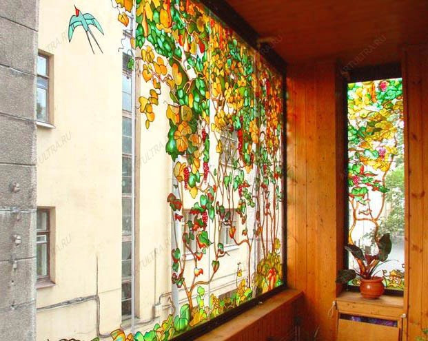 Остекление балконов витражным стеклом – неповторимый собственный стиль