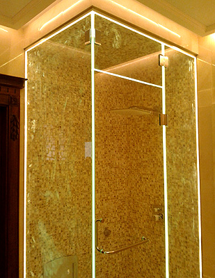 Портфолио компании «Стиль Стекла» - стеклянная перегородка с дверью в душ