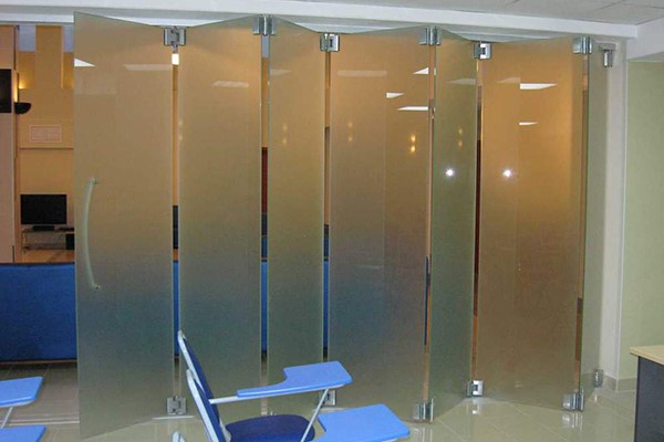 Двери гармошкой легко трансформируют пространство помещения