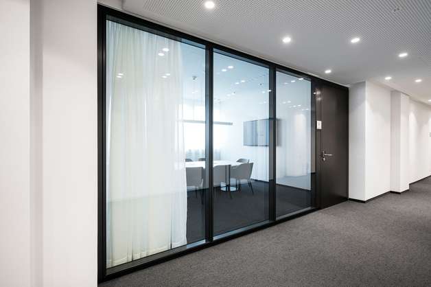 Алюминиевые перегородки при оформлении офисного пространства